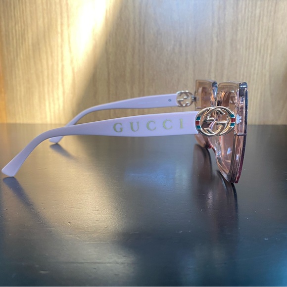 Gucci Transparent Pink Oversized Sunglasses - Picture 2 of 5